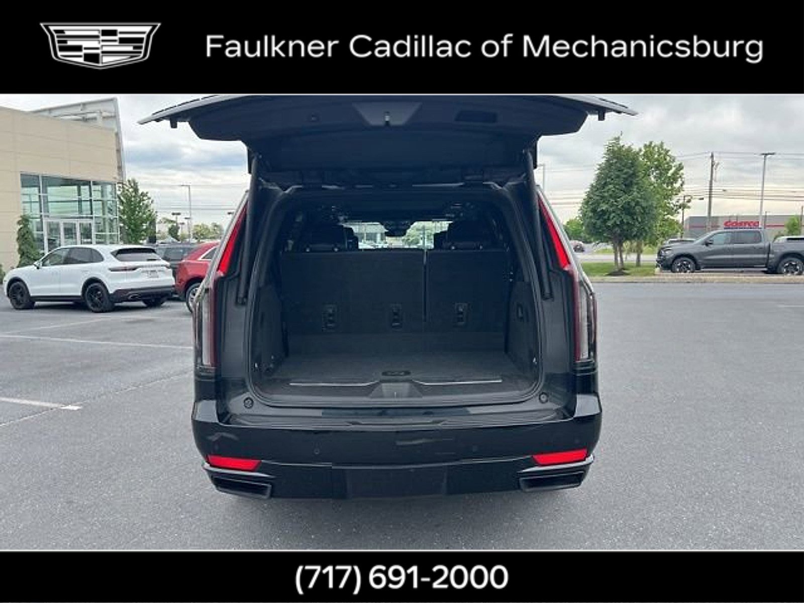 Used 2021 Cadillac Escalade Sport Platinum AWD/4WD image 13