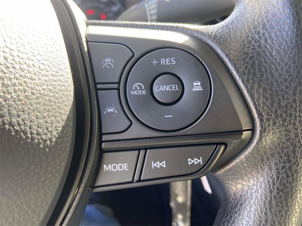 Used 2025 Toyota Corolla LE image 31