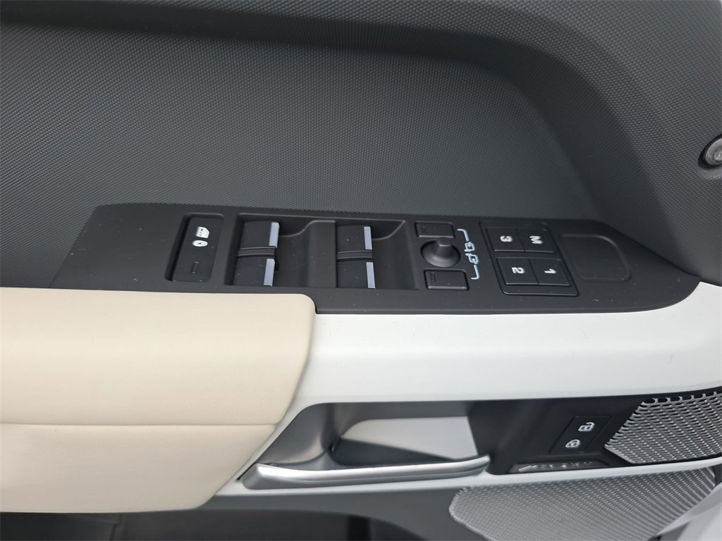 Used 2023 Land Rover Defender 130 First Edition image 30