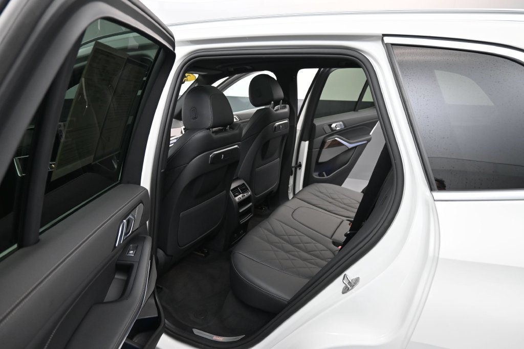 Used 2026 BMW X5 xDrive40i AWD/4WD image 10