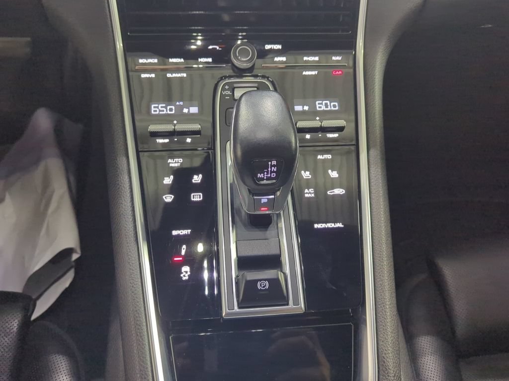Used 2017 Porsche Panamera 4 AWD/4WD image 23