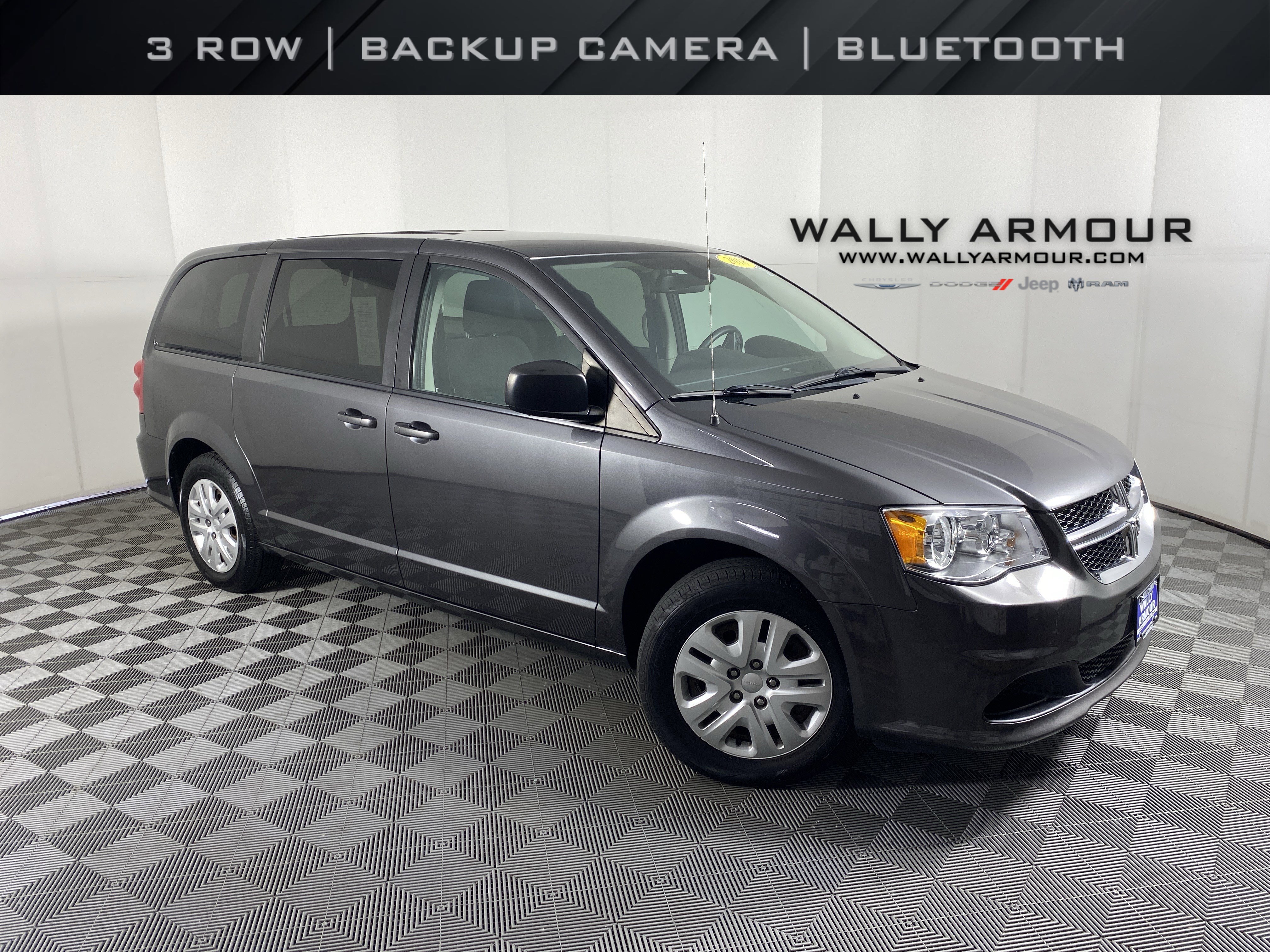 Used 2018 Dodge Grand Caravan SE w/ UConnect Hands-Free Group FWD image 1