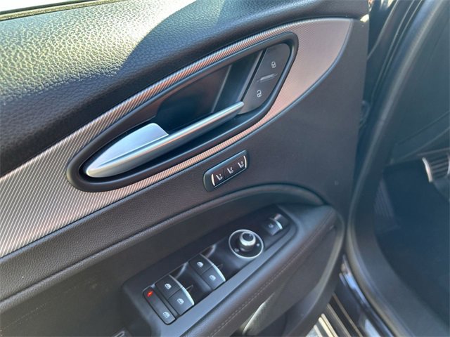 Used 2022 Alfa Romeo Stelvio Veloce image 16