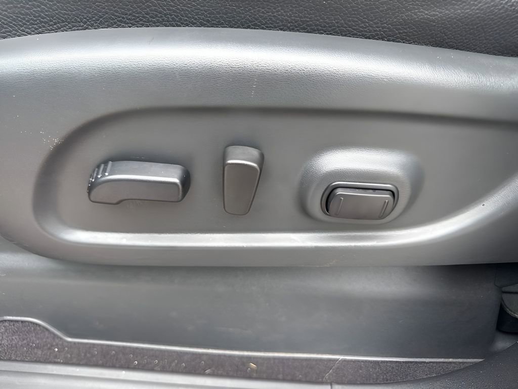 Used 2023 Nissan Titan PRO-4X w/ Pro-4x Convenience Package AWD/4WD image 10
