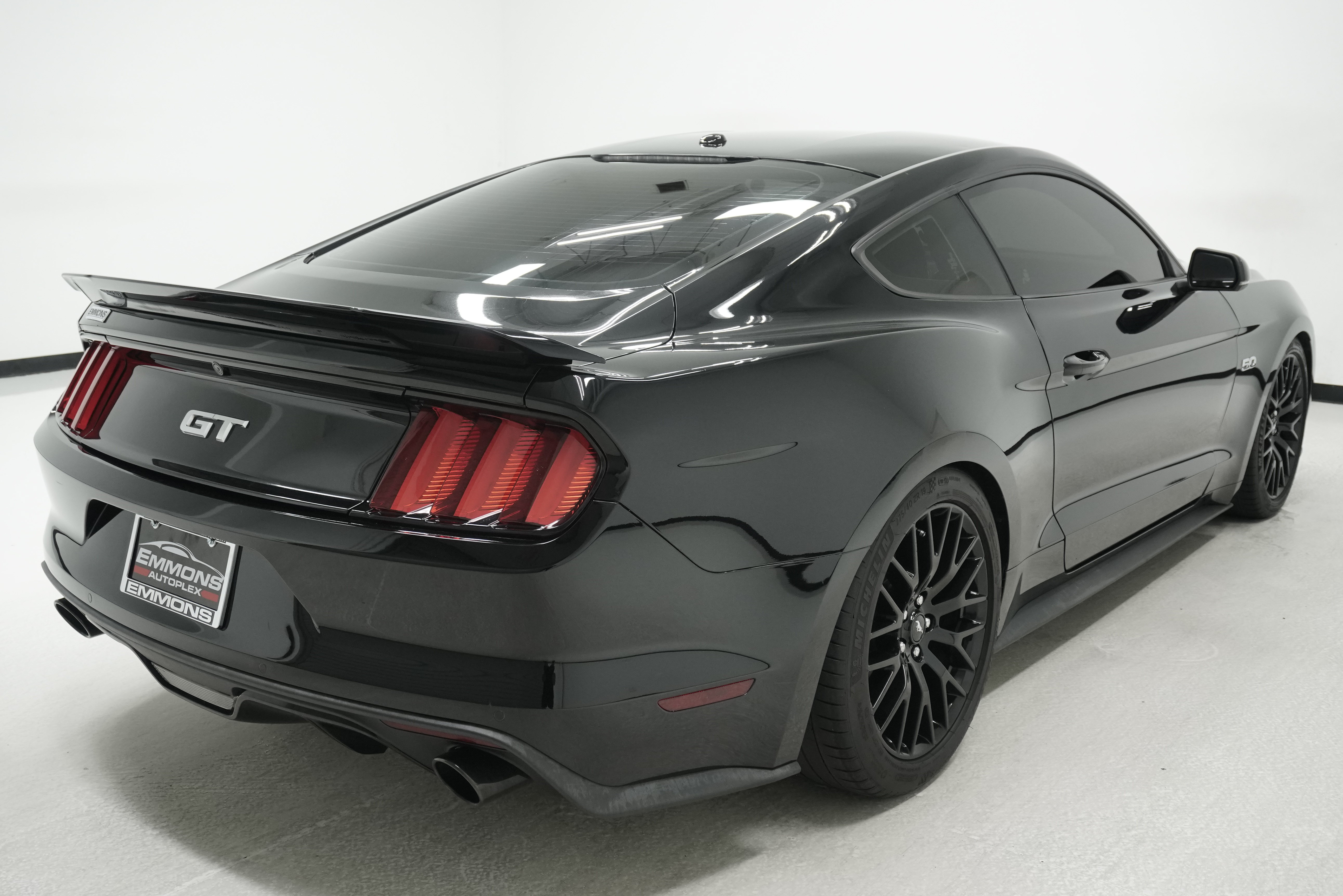 Used 2017 Ford Mustang GT Premium w/ GT Performance Package RWD image 4