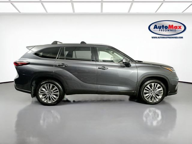Used 2024 Toyota Highlander Platinum image 10