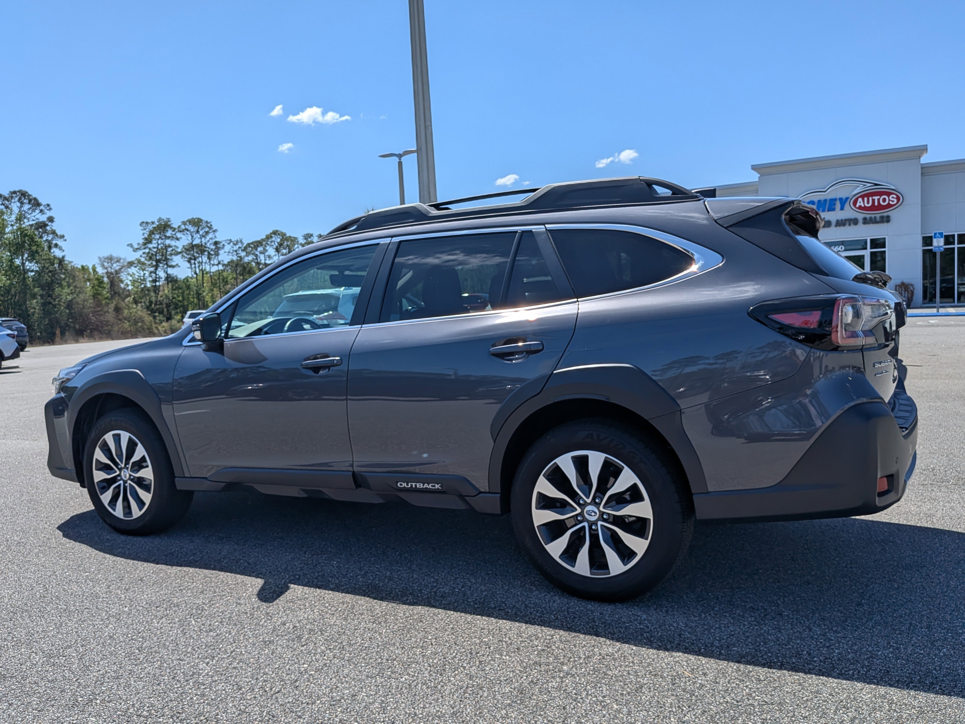 Certified 2025 Subaru Outback Limited w/ Tech Package 3 AWD/4WD image 6