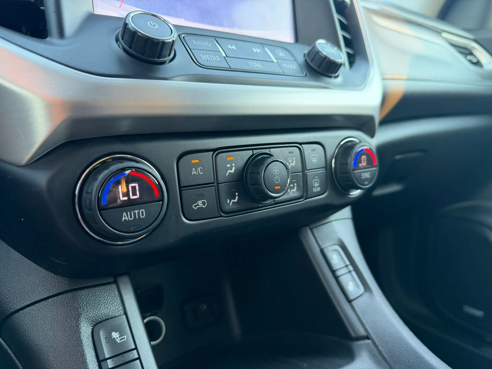 Used 2019 GMC Acadia SLT image 13