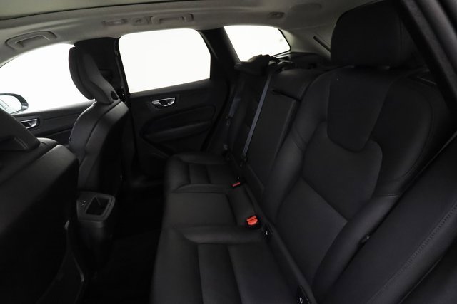Used 2024 Volvo XC60 B5 Plus image 19