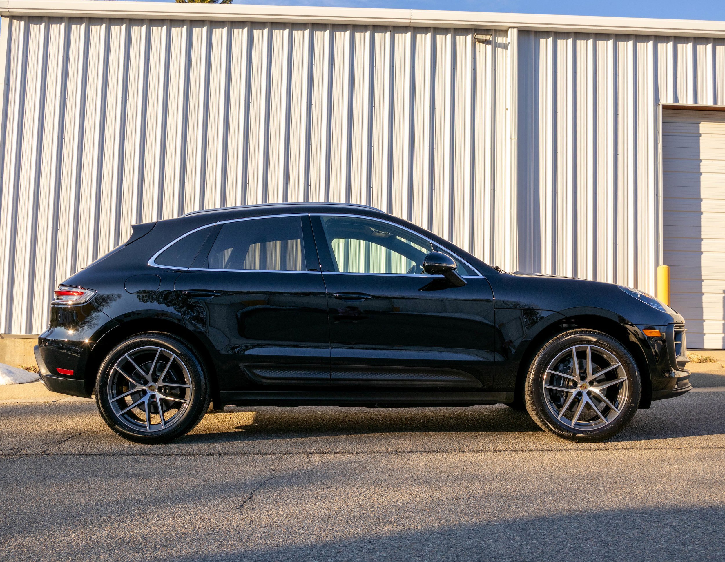 Certified 2025 Porsche Macan AWD/4WD image 8