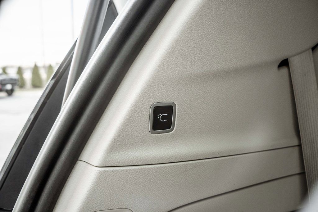 Used 2023 Chrysler Pacifica Touring-L FWD image 38