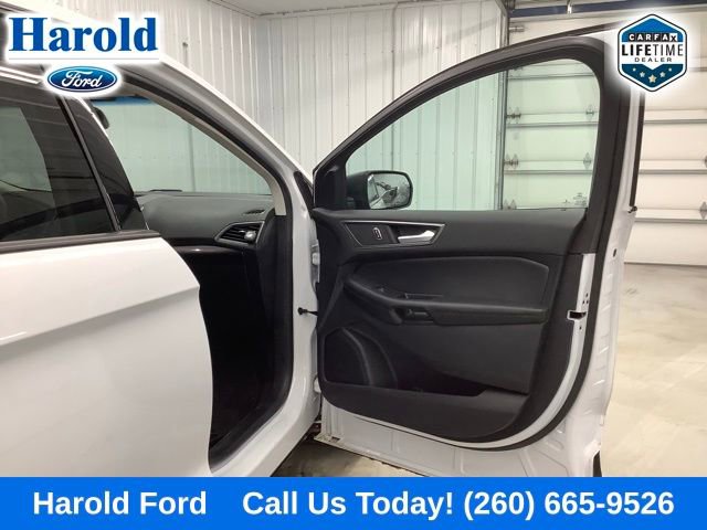 Used 2020 Ford Edge SE image 11