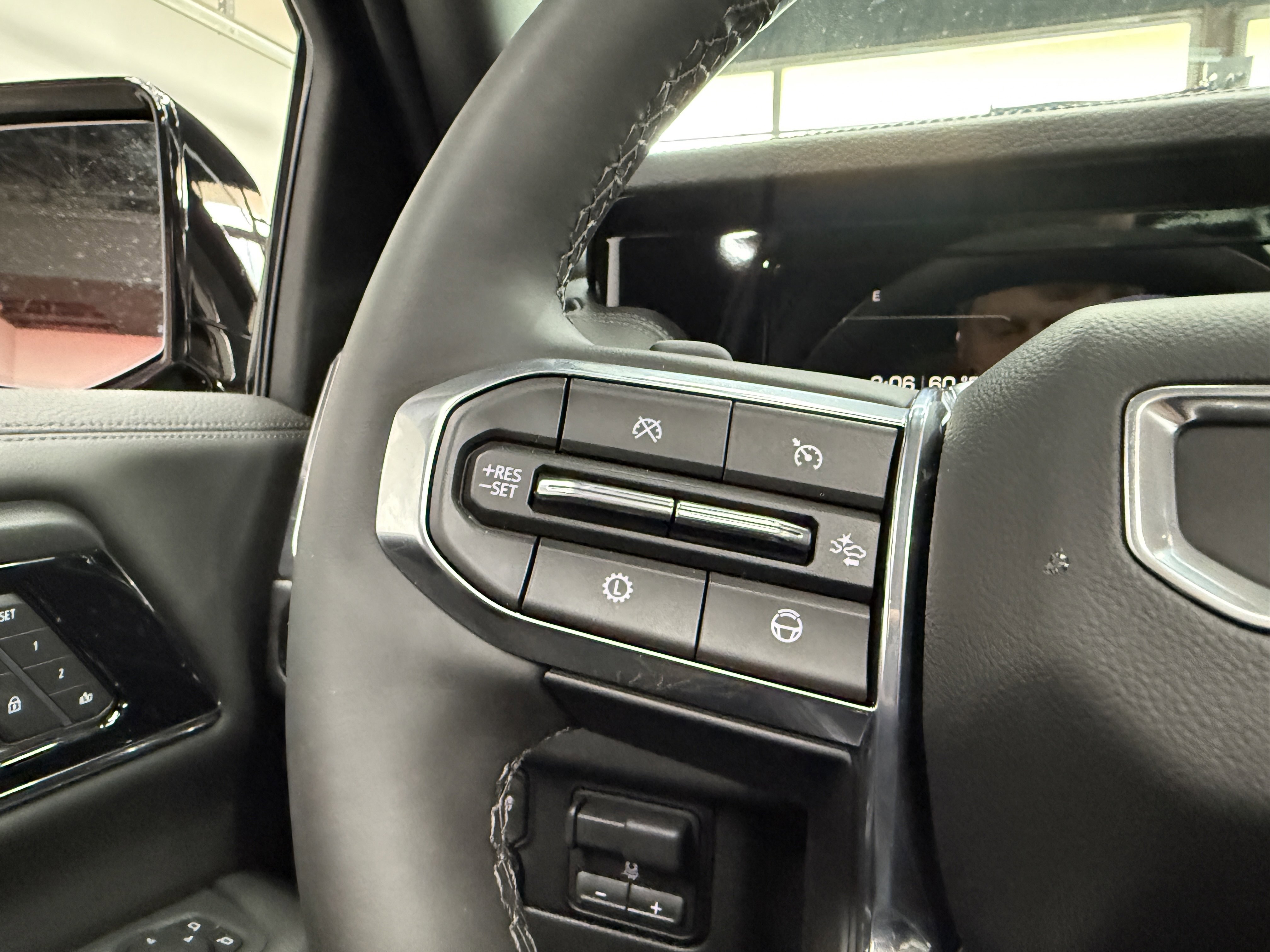 Used 2026 GMC Yukon Denali w/ Denali Reserve Package image 17