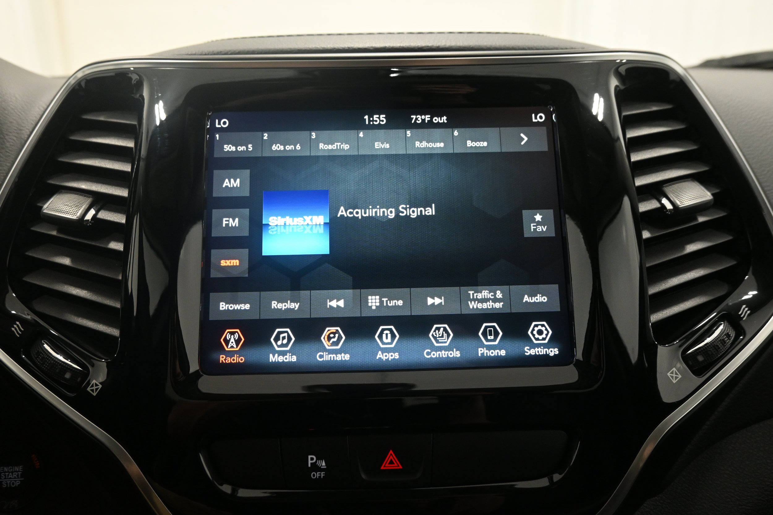 Used 2019 Jeep Cherokee Limited w/ Trailer Tow Group AWD/4WD image 12