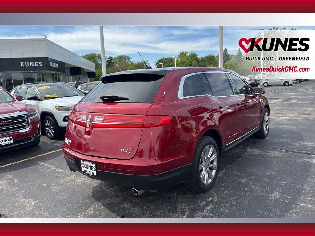 Used 2014 Lincoln MKT FWD image 8