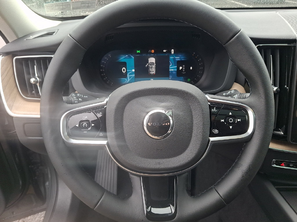 New 2027 Volvo XC60 B5 Plus AWD/4WD image 17