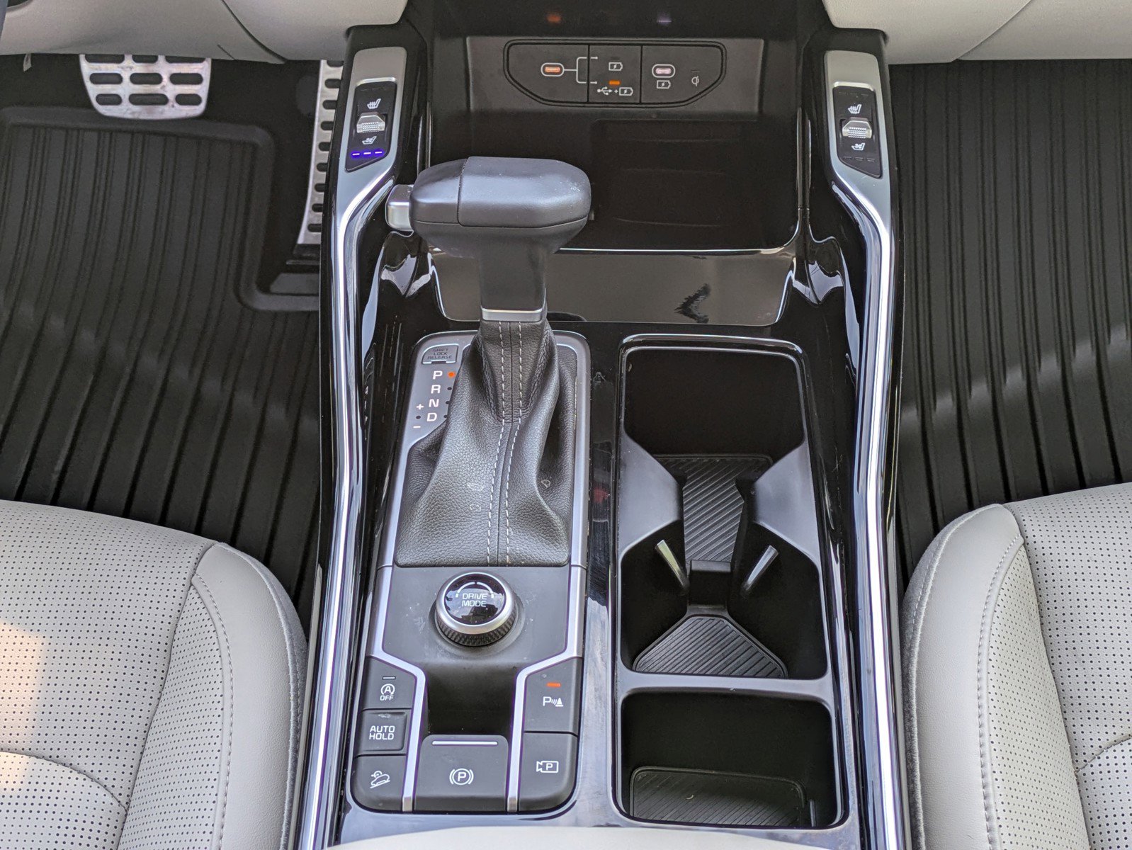 Certified 2025 Kia Sorento SX image 17