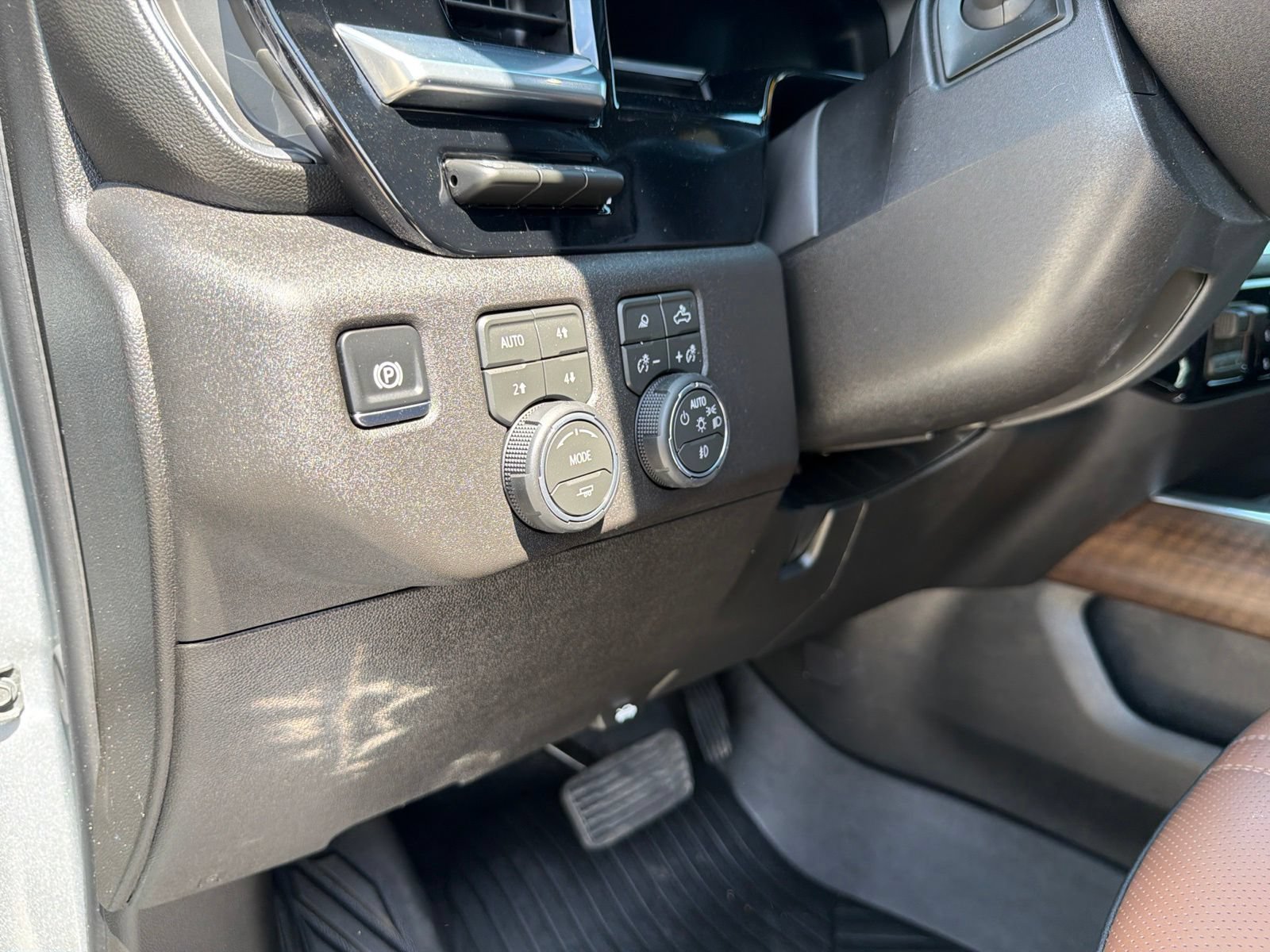 Used 2026 Chevrolet Silverado 2500 High Country w/ High Country Premium Package AWD/4WD image 27