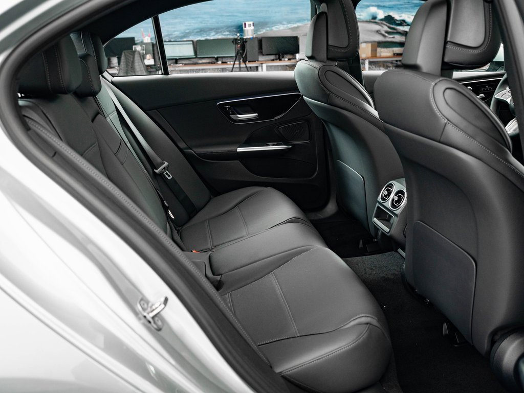 Certified 2025 Mercedes-Benz C 300 4MATIC Sedan image 35
