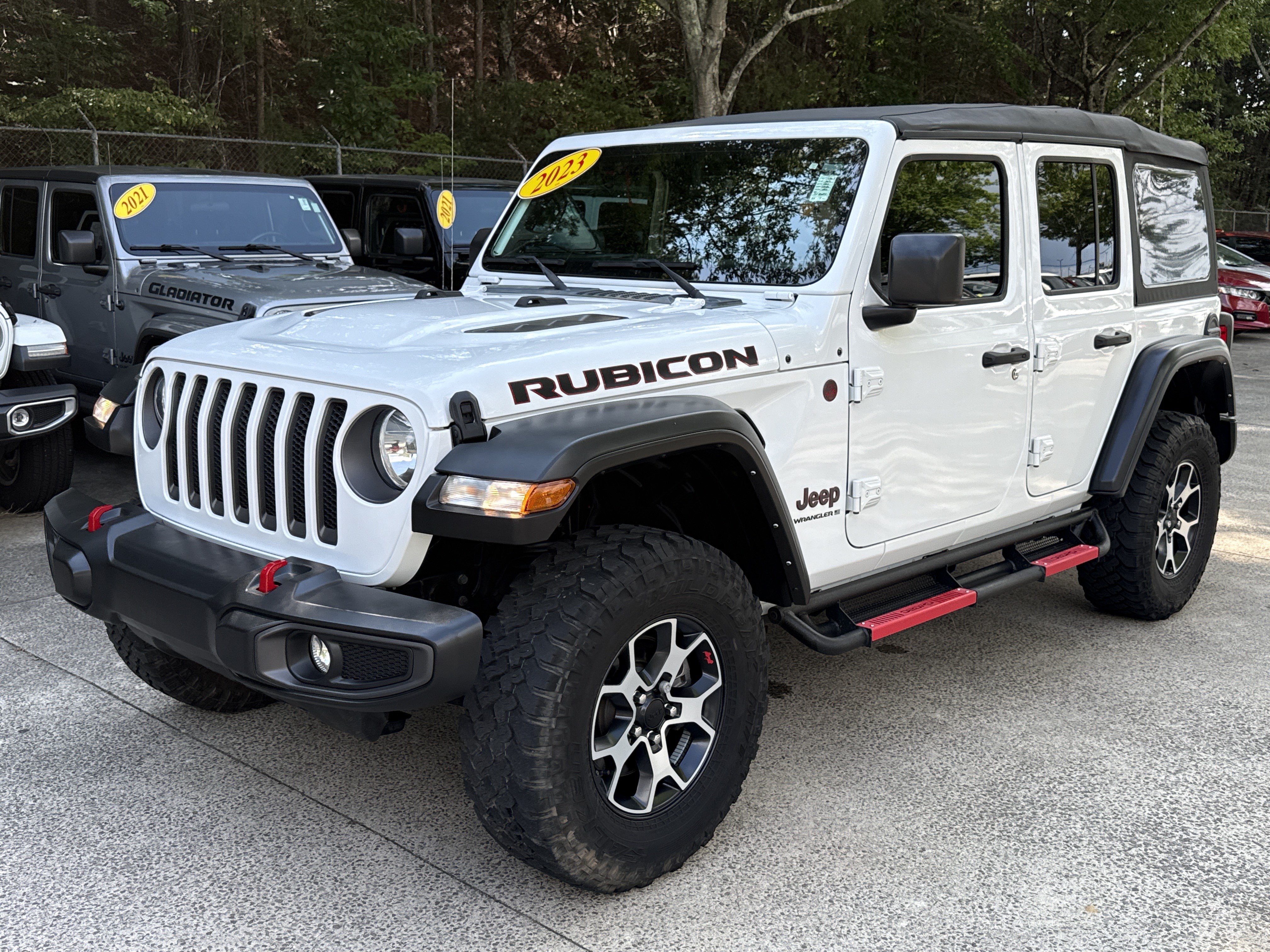 Used 2023 Jeep Wrangler Unlimited Rubicon w/ Cold Weather Group AWD/4WD image 3