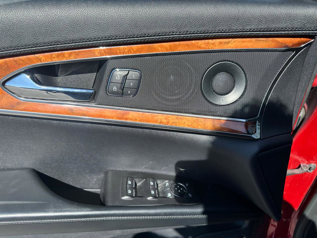 Used 2020 Lincoln Nautilus Reserve w/ Equipment Group 201A image 9