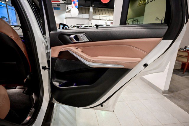 Used 2022 BMW X5 xDrive40i w/ Premium Package AWD/4WD image 23