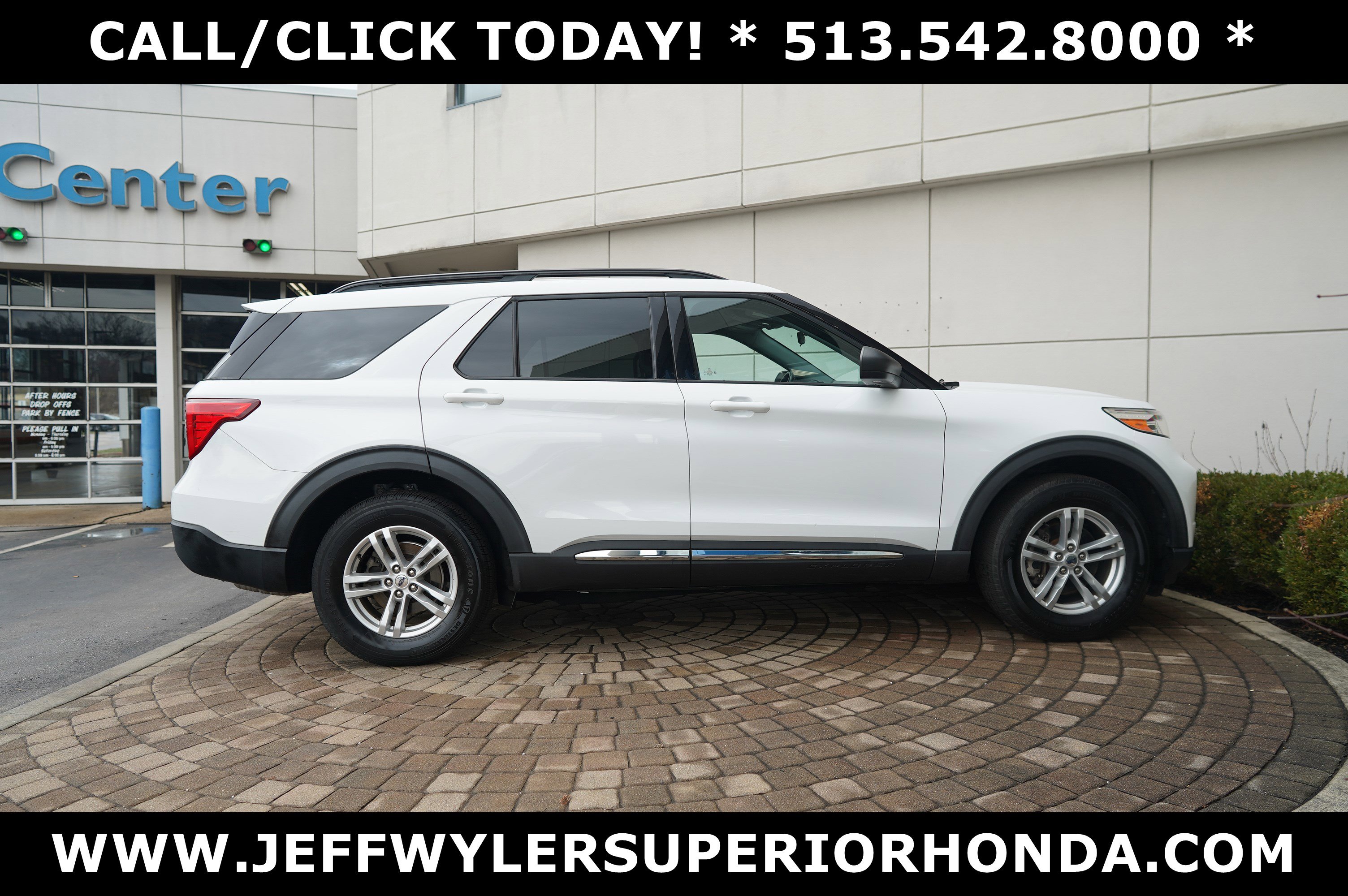 Used 2020 Ford Explorer XLT image 2