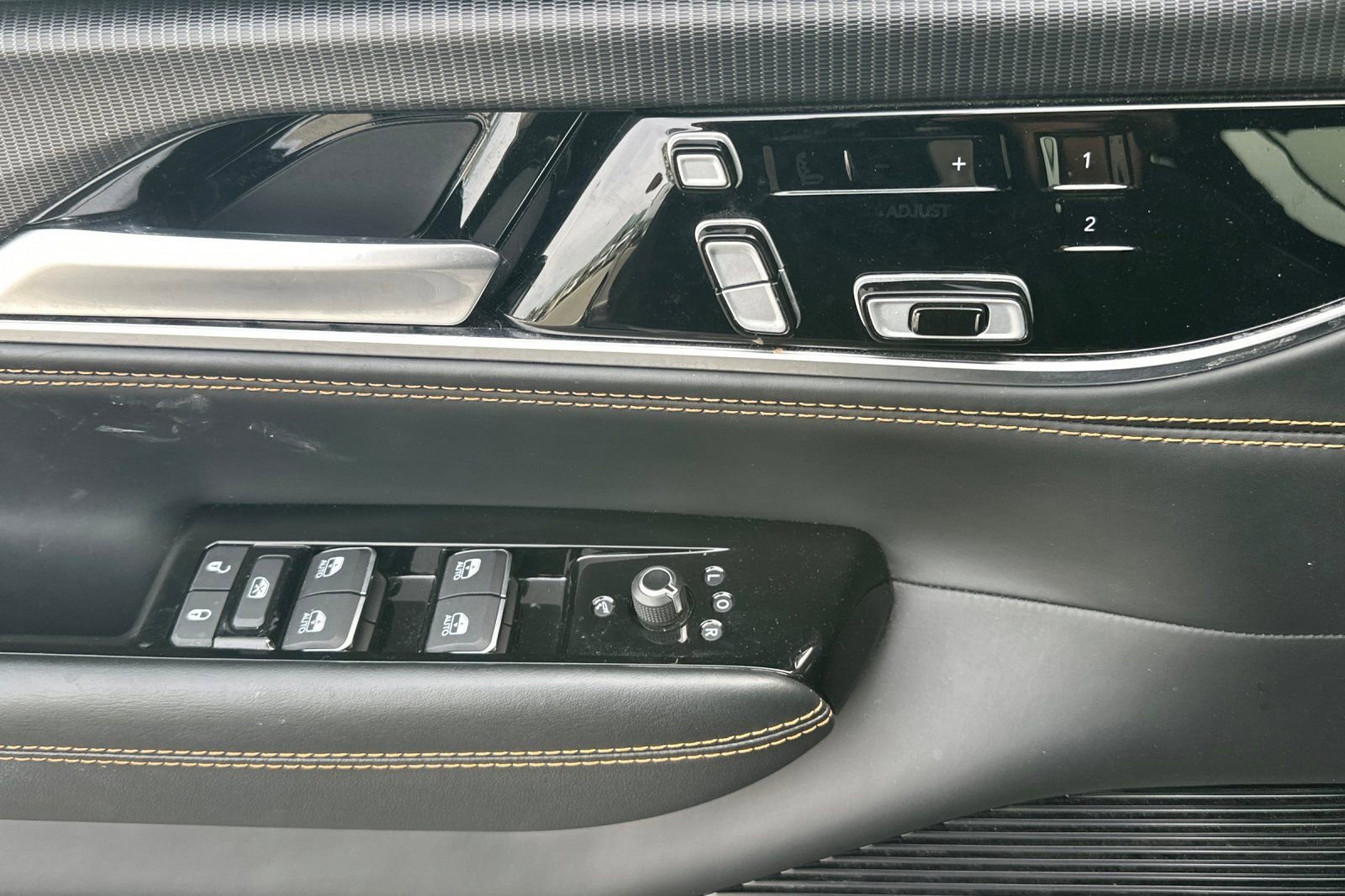 Used 2024 Jeep Grand Wagoneer L Series III w/ Quick Order Packagew 28T image 12