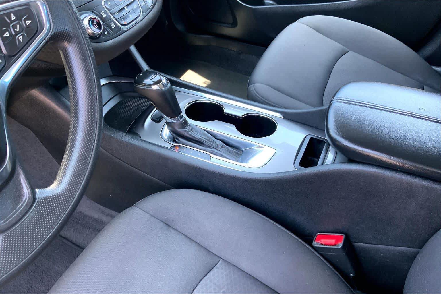 Used 2020 Chevrolet Malibu LT FWD image 17
