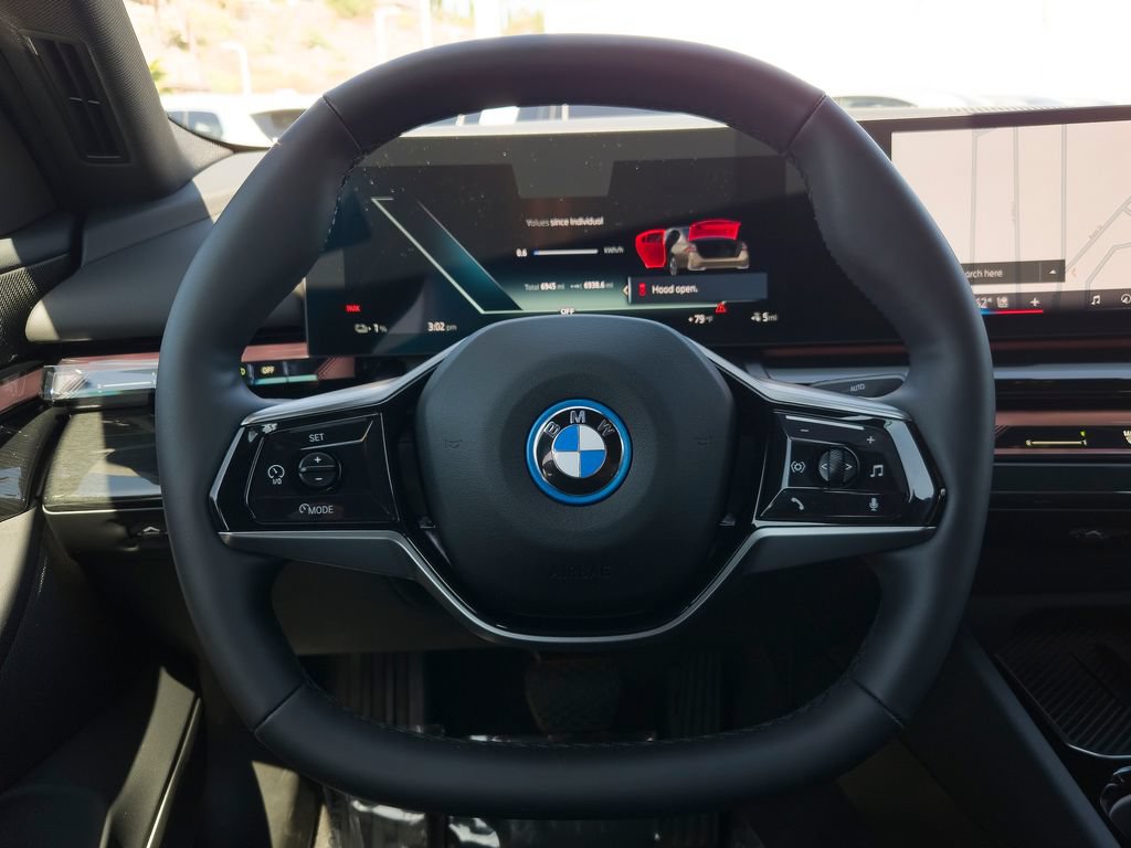 Used 2026 BMW i5 eDrive40 w/ Premium Package RWD image 18