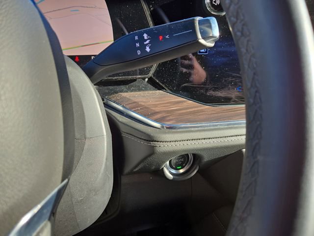 Used 2025 Chevrolet Suburban LT image 21