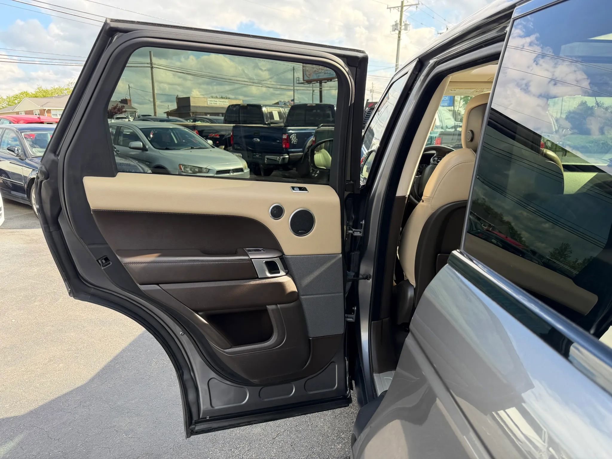 Used 2019 Land Rover Range Rover Sport HSE AWD/4WD image 42