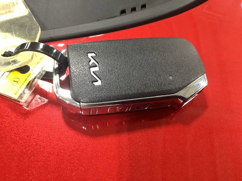 Certified 2025 Kia Niro EX image 24