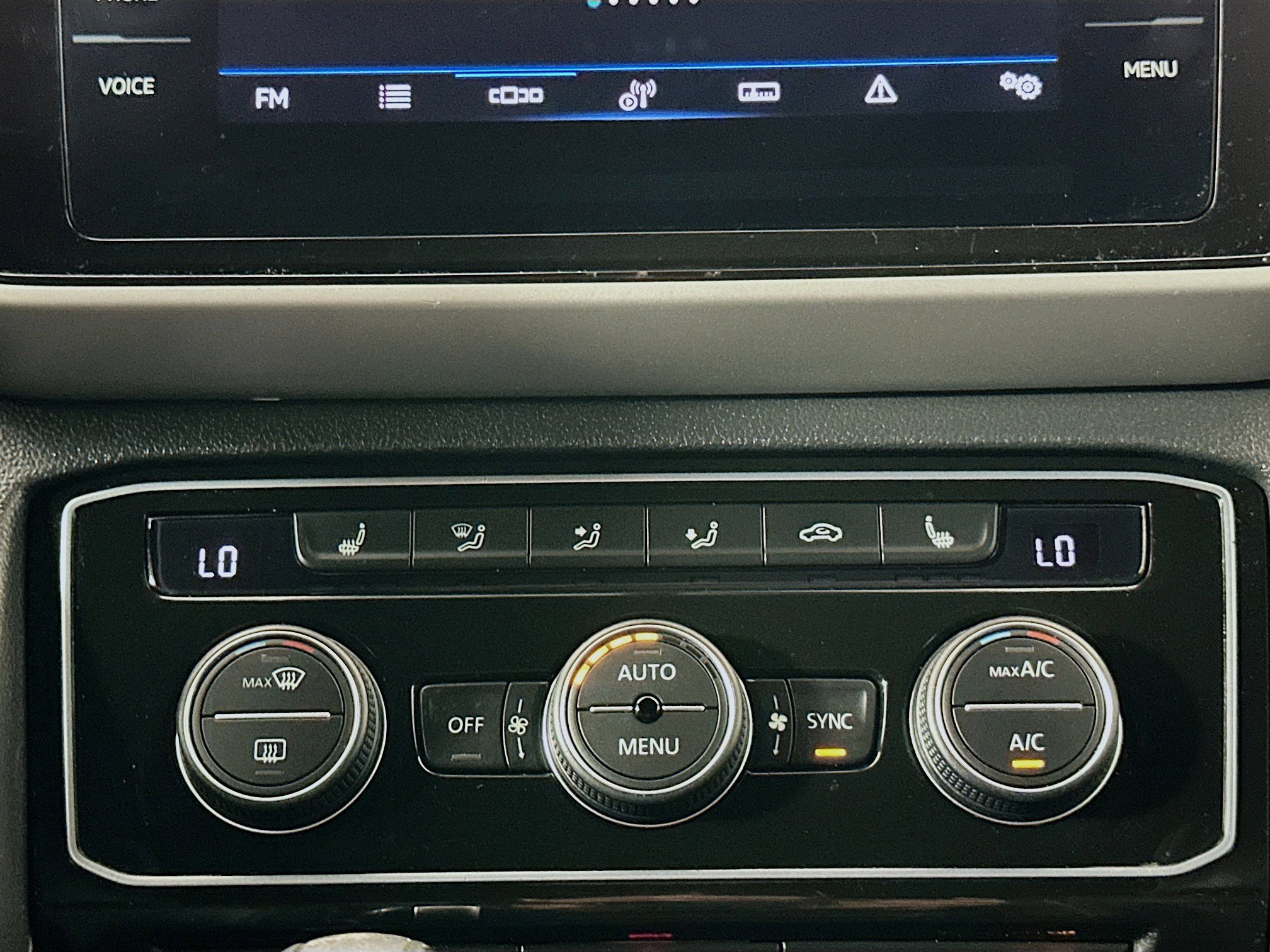 Used 2022 Volkswagen Atlas Cross Sport SE image 25