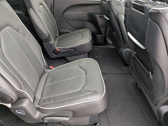 New 2026 Chrysler Pacifica Limited w/ Uconnect Theater Family Group image 31