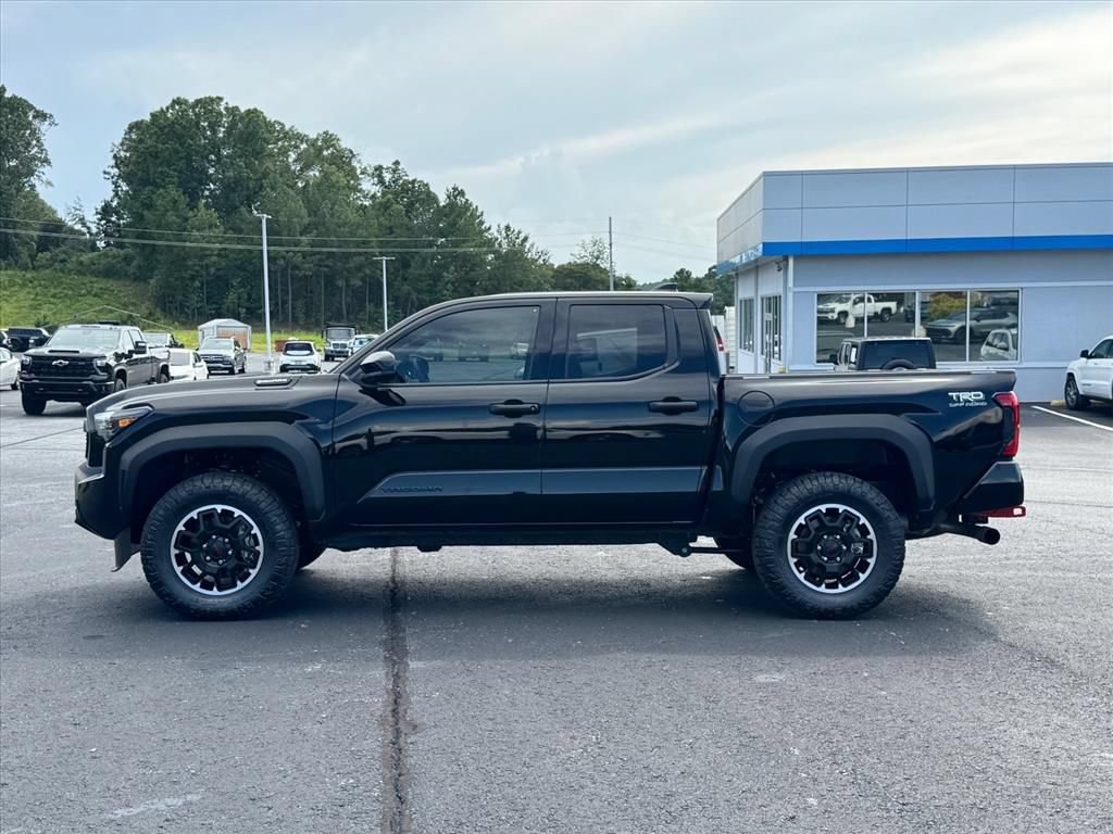 Used 2025 Toyota Tacoma TRD Off-Road AWD/4WD image 6