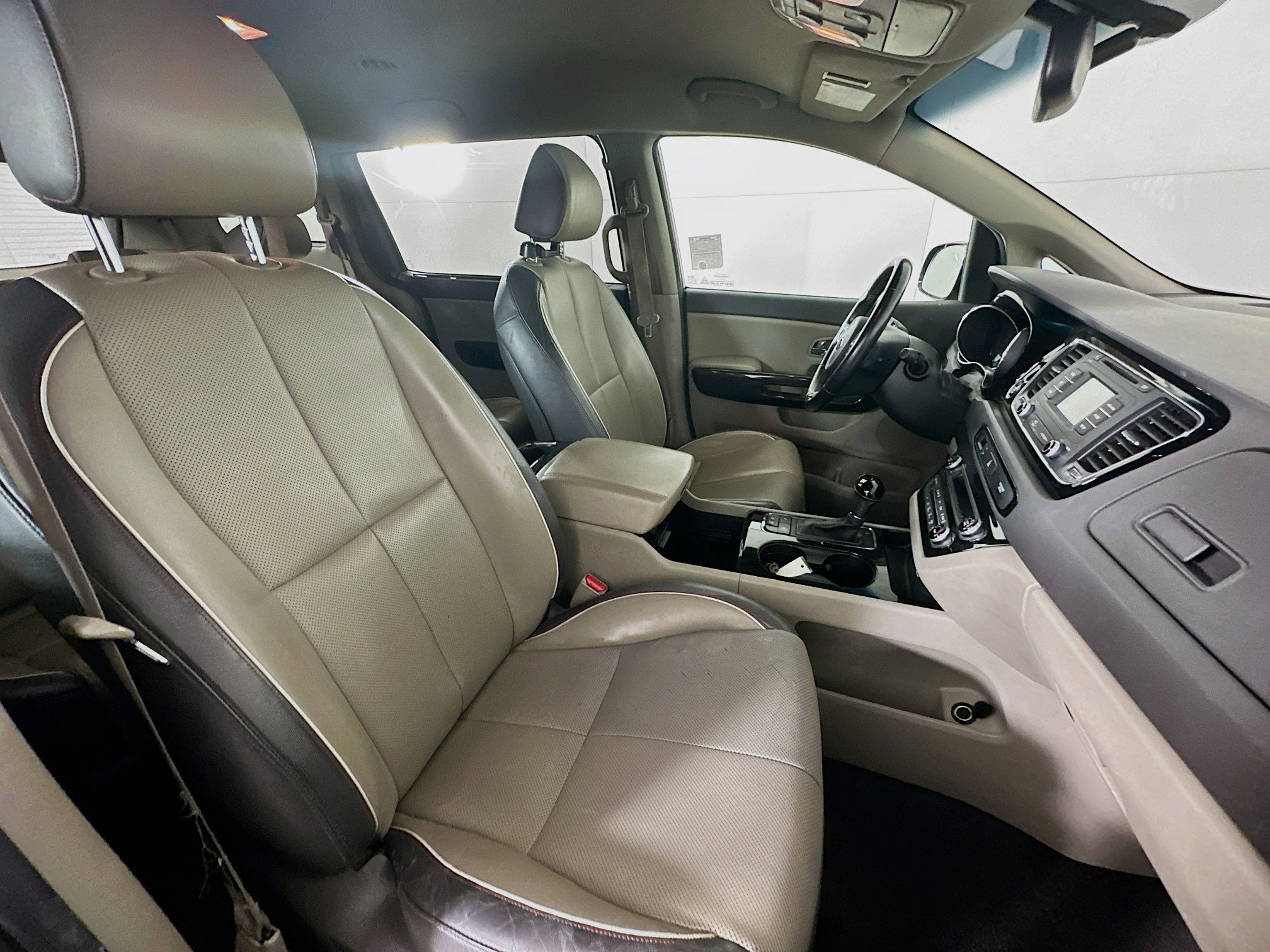 Used 2016 Kia Sedona EX FWD image 31