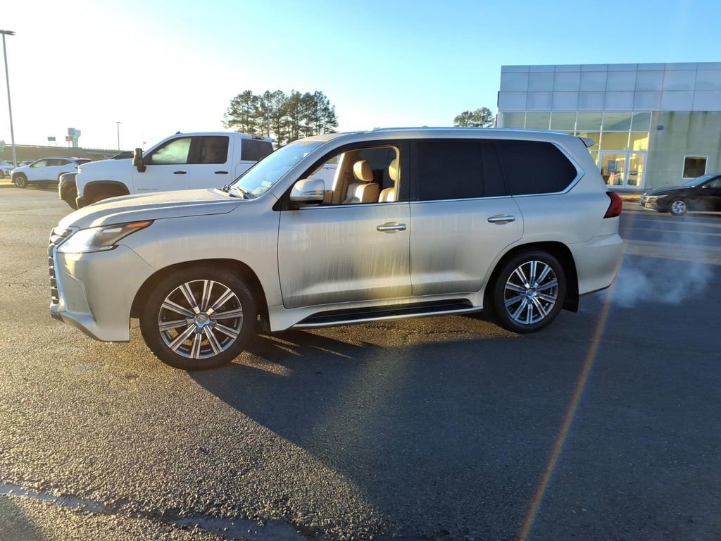 Used 2016 Lexus LX 570 4WD image 3
