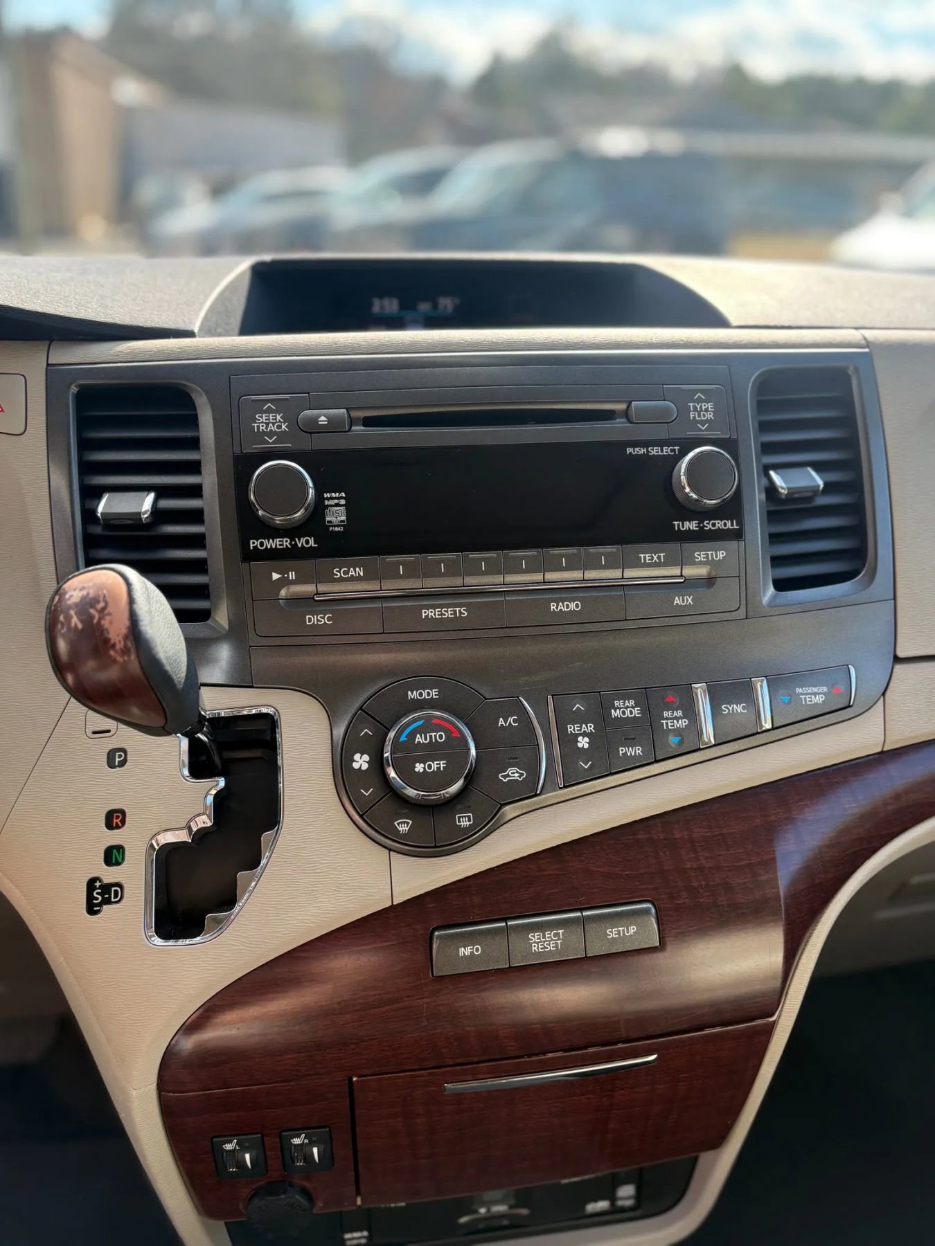 Used 2011 Toyota Sienna XLE w/ Entertainment Pkg image 48