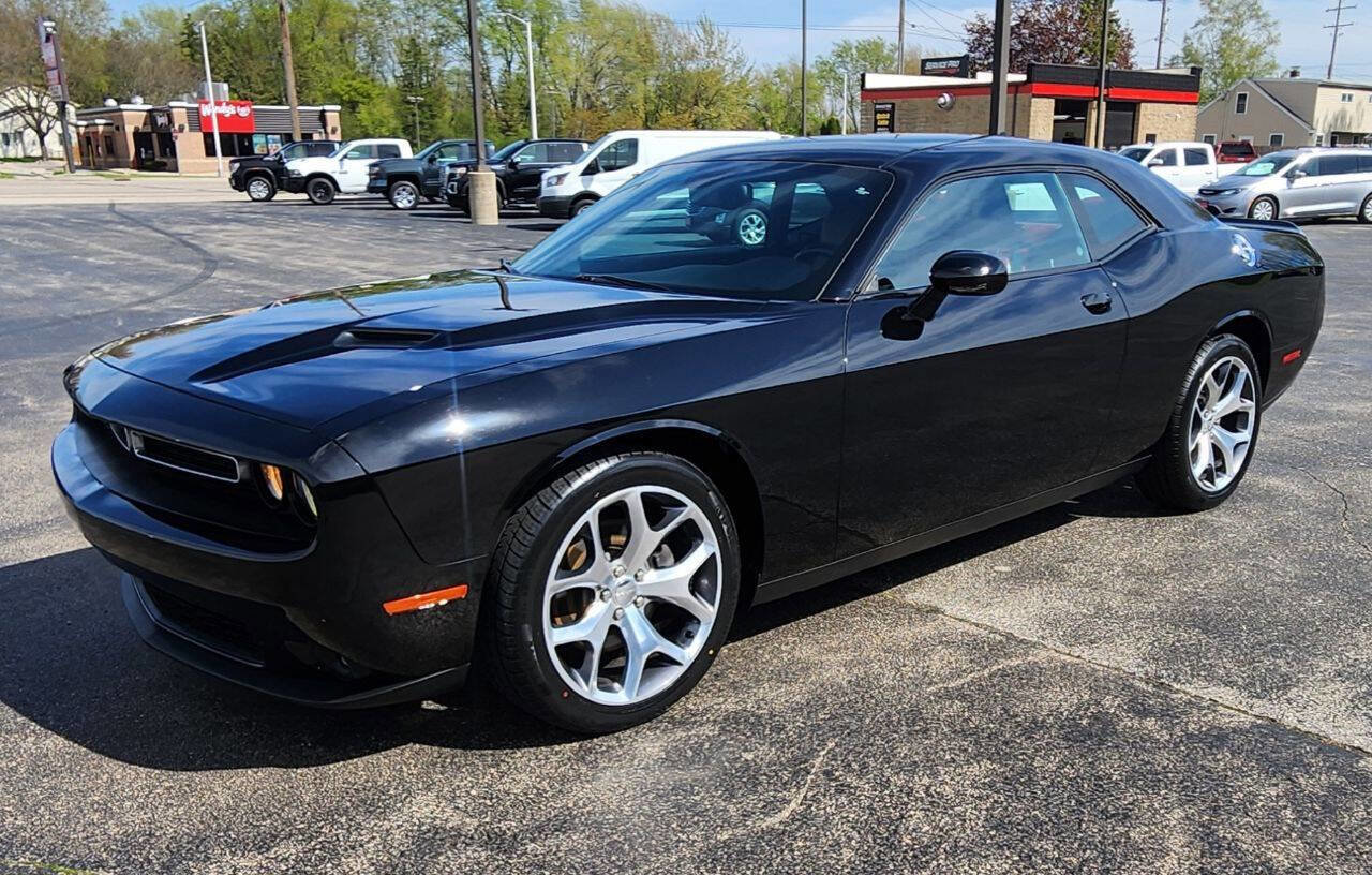 Used 2016 Dodge Challenger SXT Plus RWD image 4