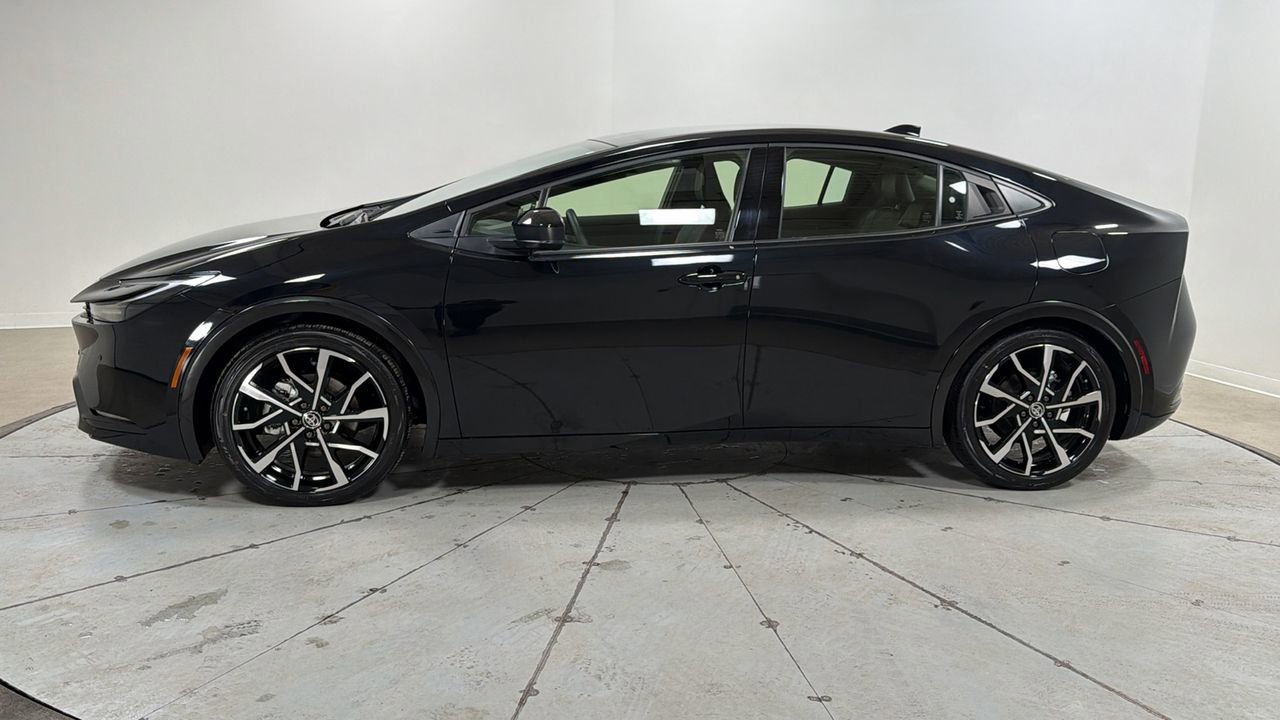 Used 2025 Toyota Prius XSE image 8