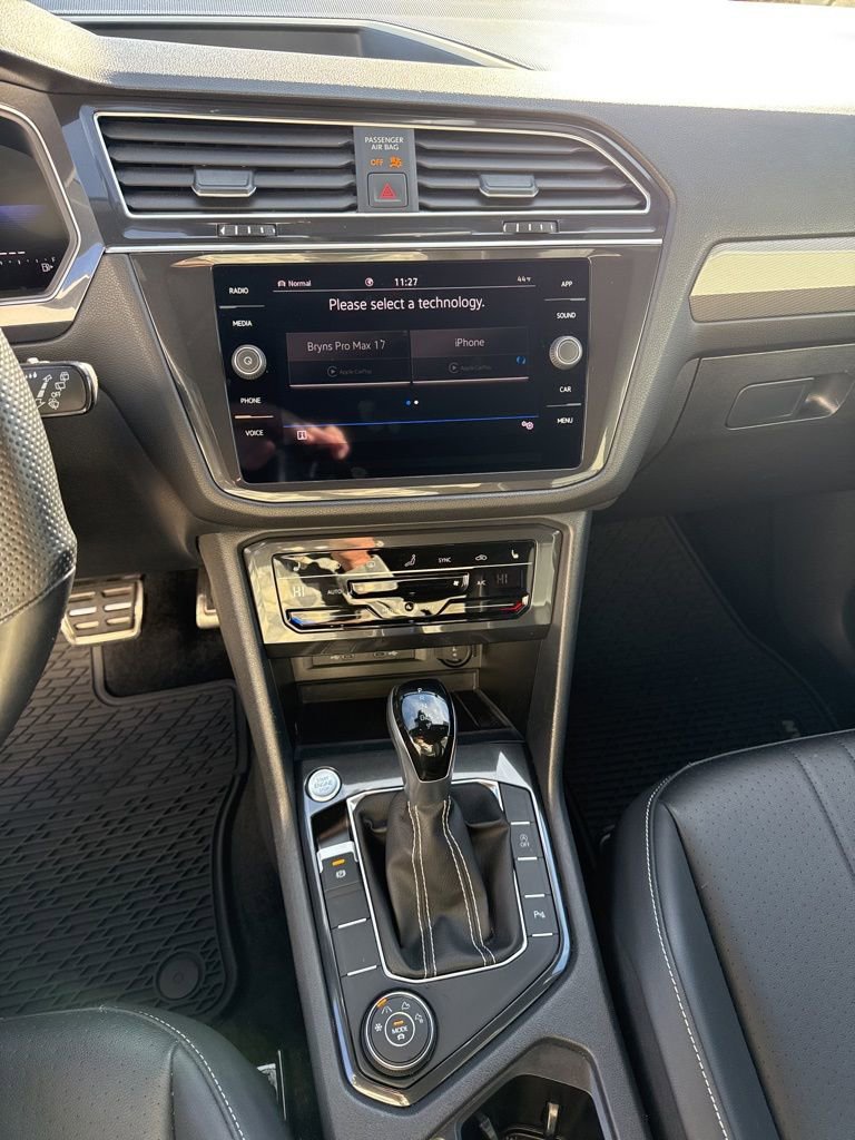 Certified 2024 Volkswagen Tiguan SE R-Line image 24