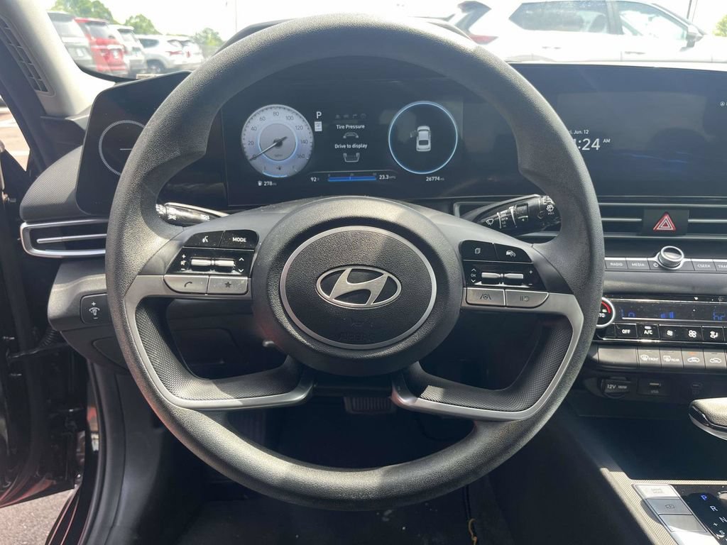 Used 2024 Hyundai Elantra SEL FWD image 14