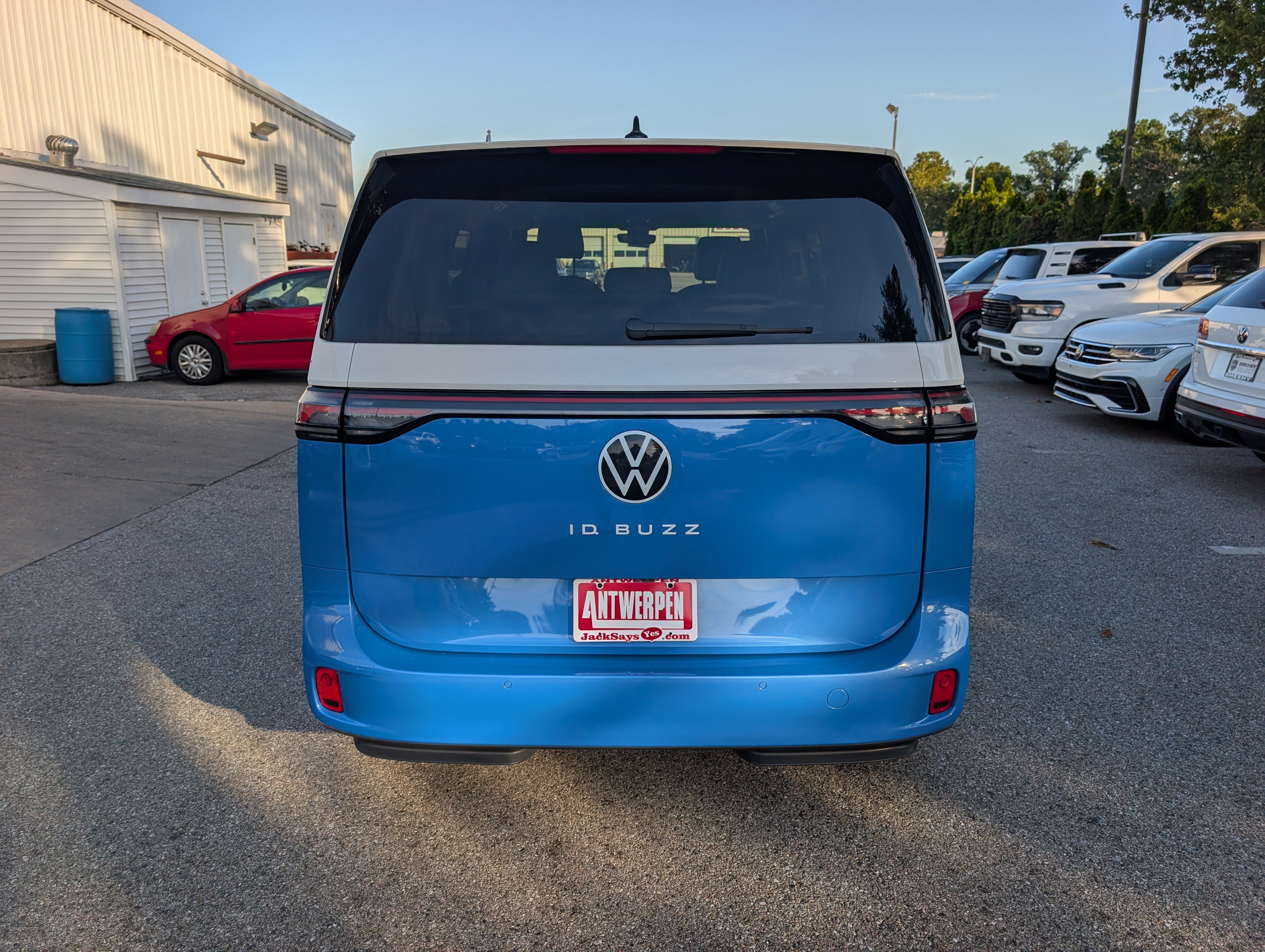 Used 2025 Volkswagen ID. Buzz 1st Edition RWD image 4
