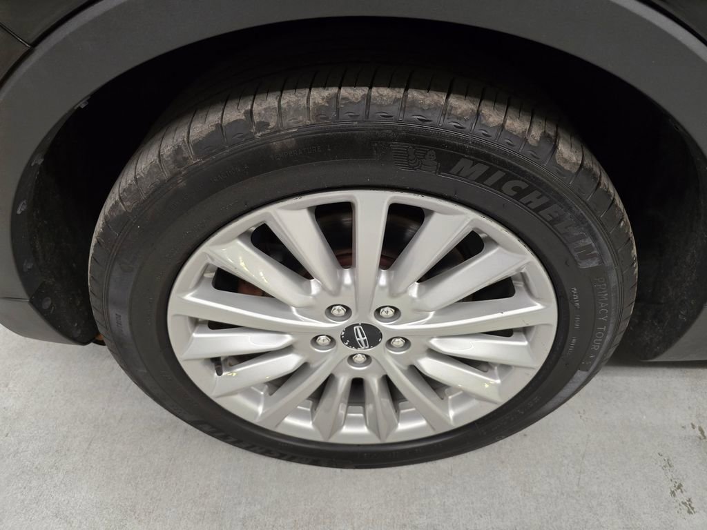 Used 2019 Lincoln MKC Premiere image 9