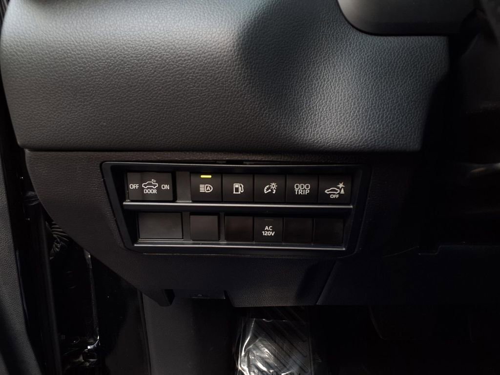 Used 2024 Toyota Tundra Limited image 13