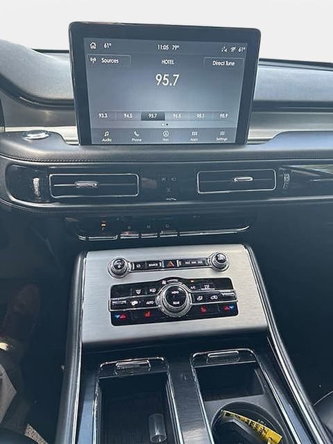 Used 2023 Lincoln Aviator AWD w/ Premium Package image 9