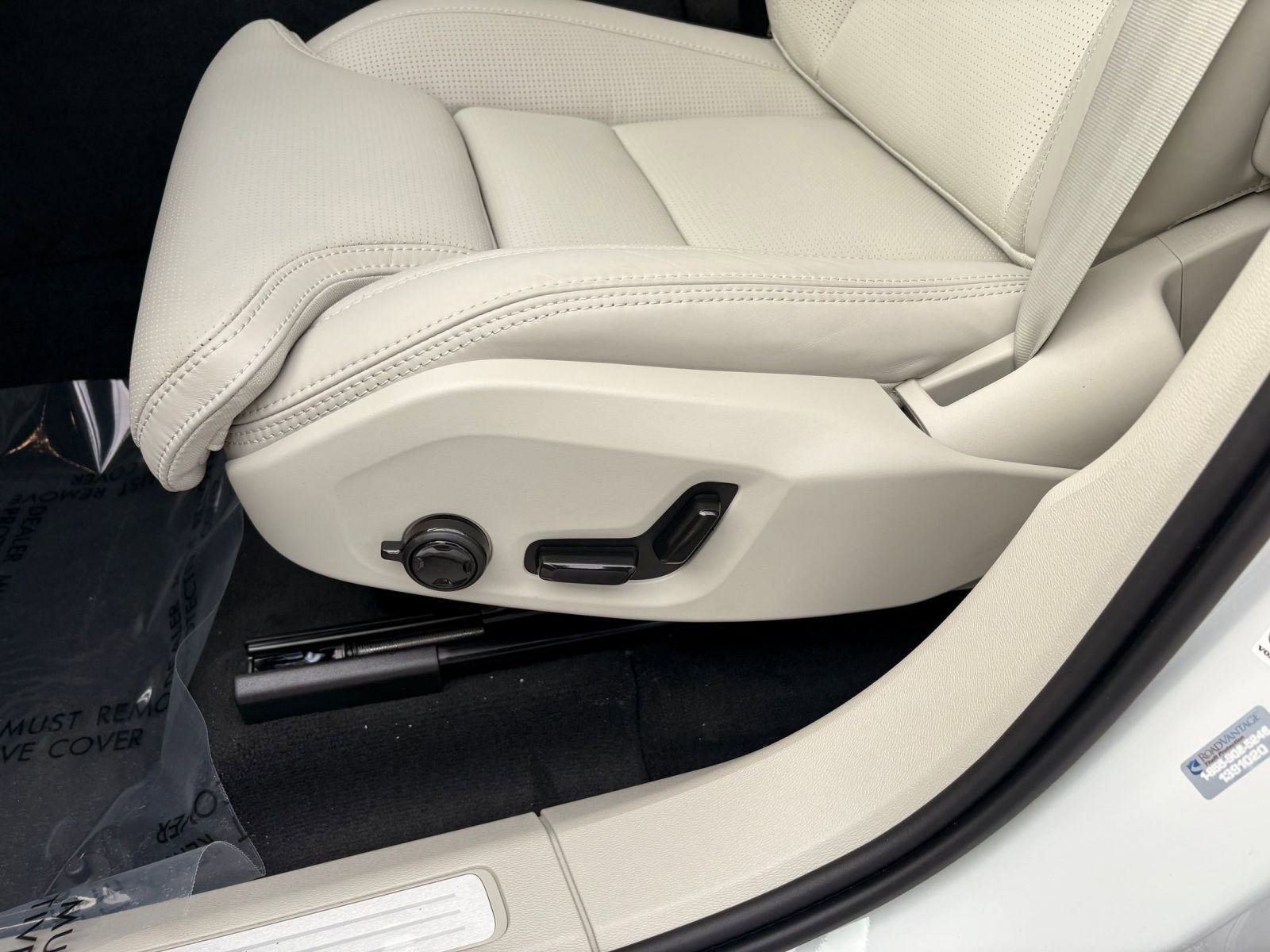 New 2026 Volvo XC60 B5 Ultra w/ Climate Package image 14