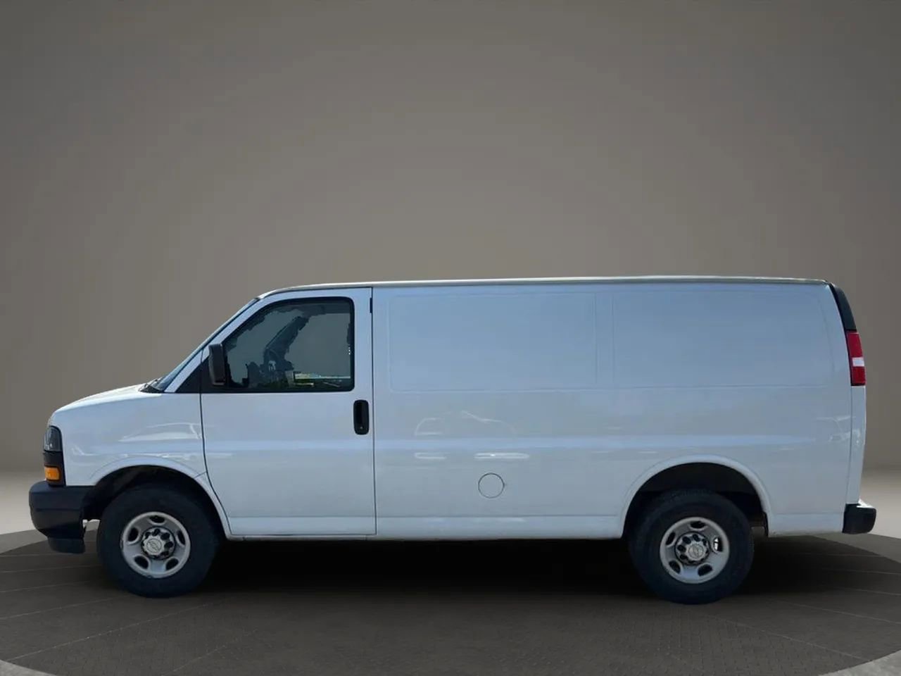 Used 2021 Chevrolet Express 2500 w/ Driver Convenience Package image 7