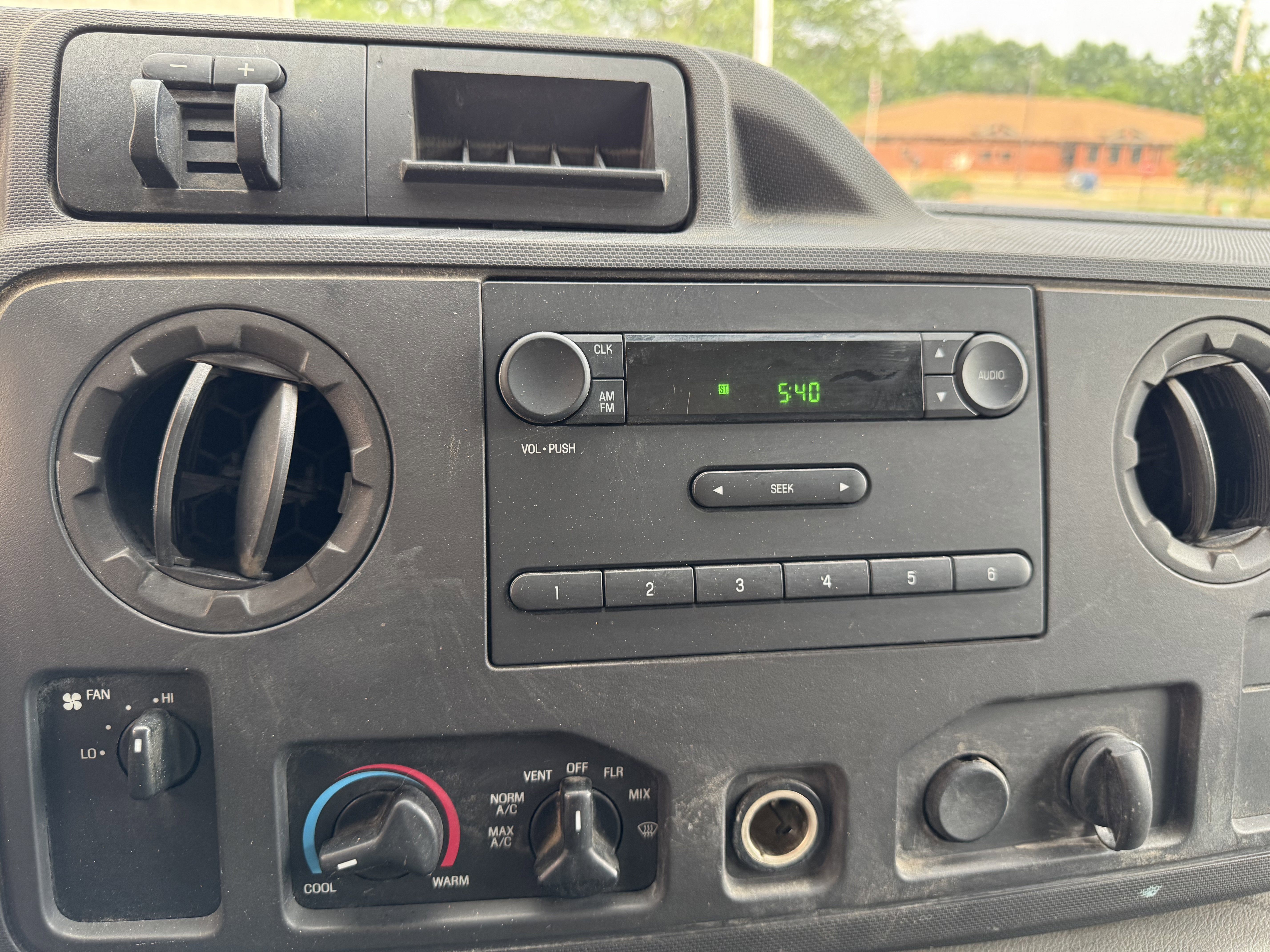 Used 2009 Ford E-350 and Econoline 350 Super Duty image 12